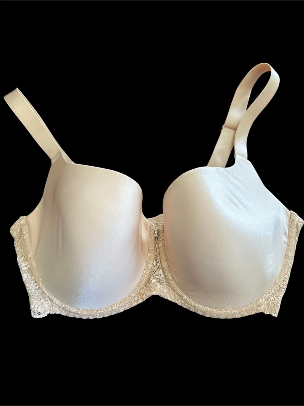 Nikol Djimon Satin Smooth Molded Bra with Lace Trim in Cream 
Gem dongle 34 DDD